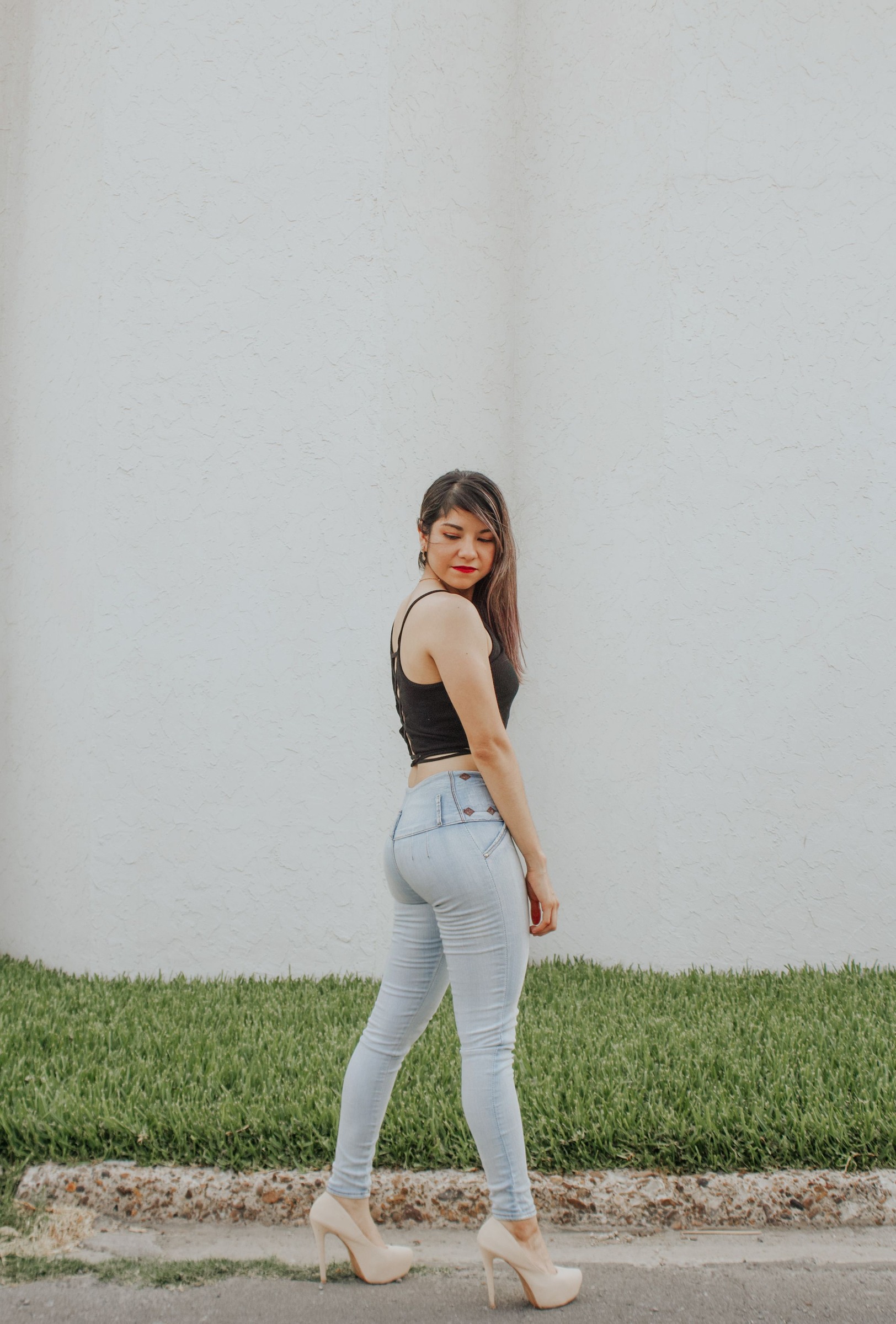 Short Women’s Jeans Dilemma: Mastering the Perfect Fit