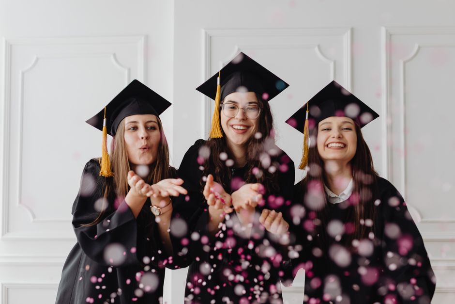 Graduation Outfit For Mom 2026: The Graduation Outfit for Mom That Won’t Steal the Spotlight (But Will Get Compliments)
